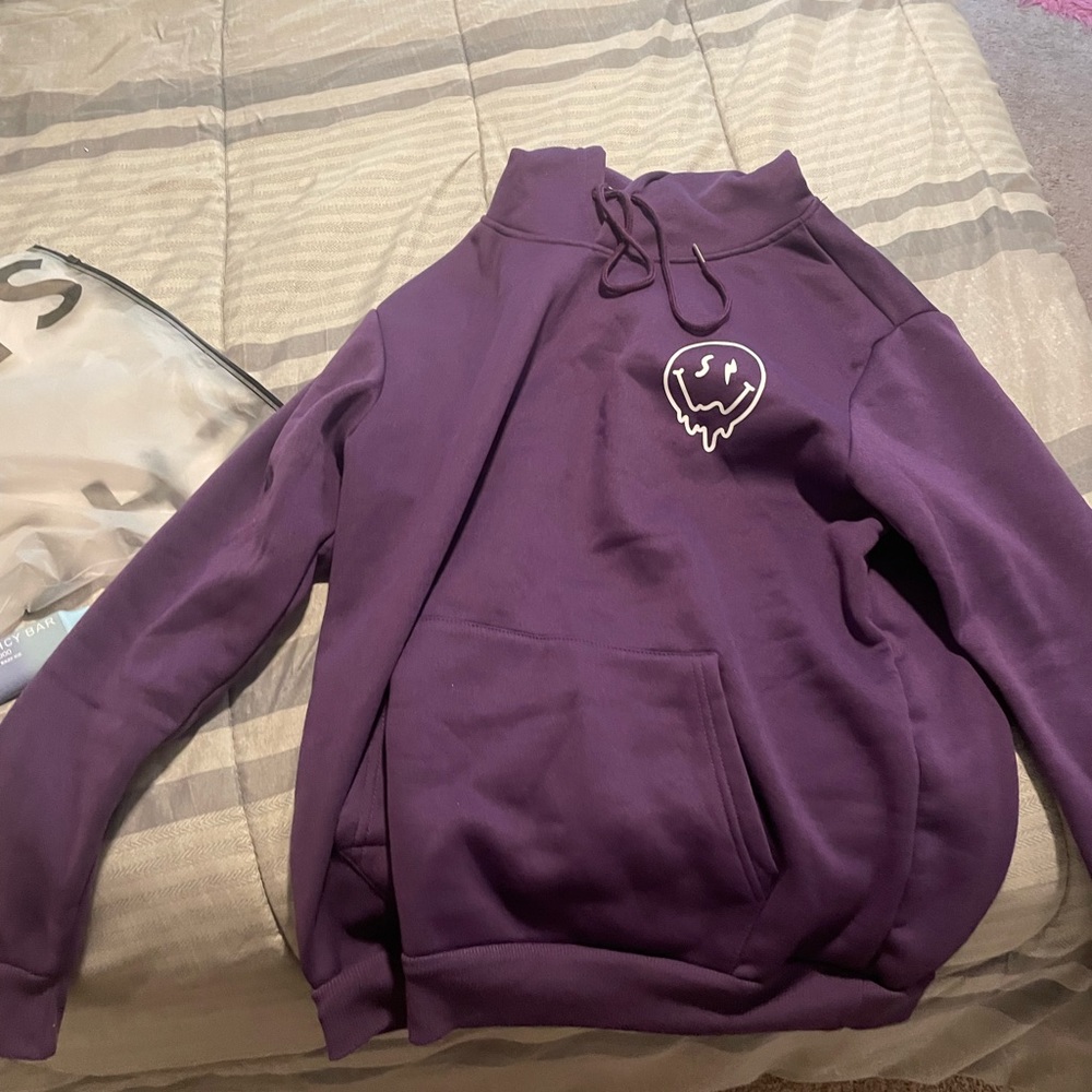 Size small never worn! Oversized and so cute